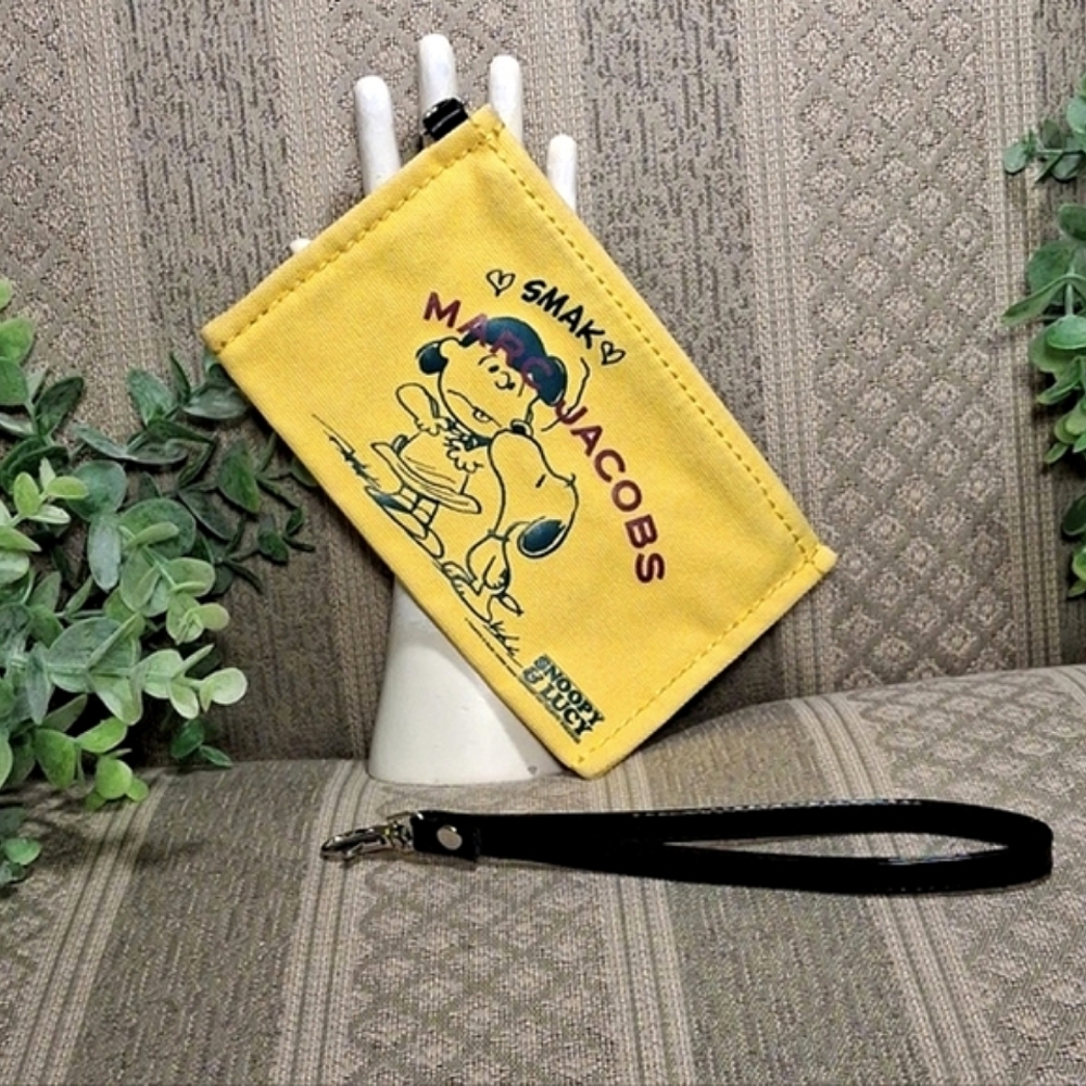 Marc Jacob X Peanuts The Pouch Wristlet - Picture 15 of 16